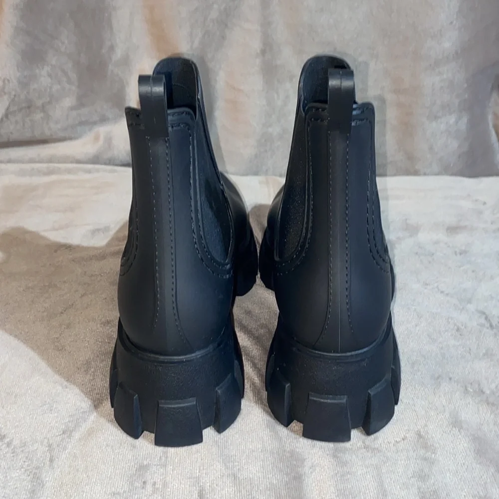 Jeffrey Campbell store rain boot women’s size 9 🆕